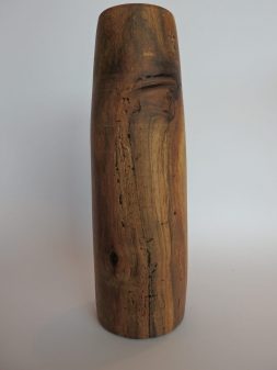 Nussbaum - wurmstichig - 22cm hoch